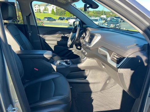 Used 2023 GMC Terrain SLT image 10