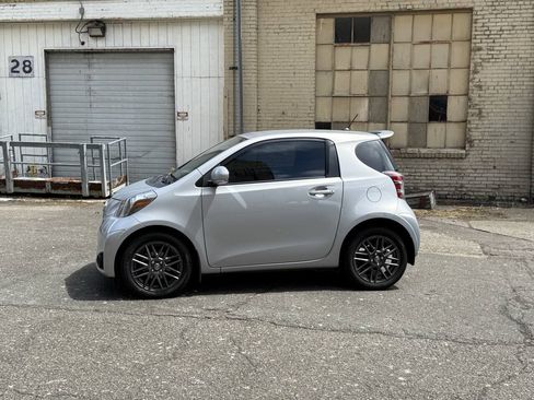 Used 2014 Scion iQ 10 Series FWD image 4