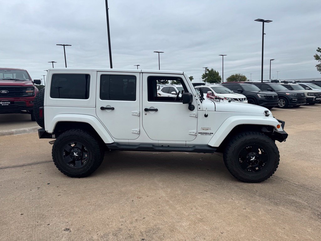 Used 2015 Jeep Wrangler Unlimited Sahara w/ Connectivity Group AWD/4WD image 4
