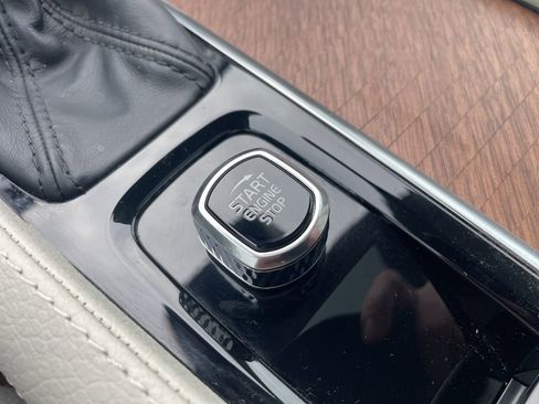 Used 2022 Volvo XC90 T6 Momentum image 35