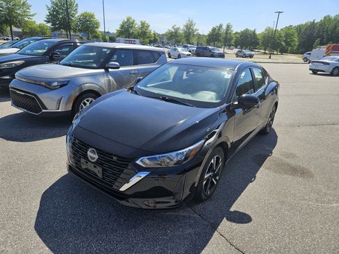 Used 2025 Nissan Sentra SV FWD image 2