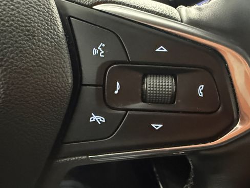 Used 2025 Chevrolet Trax LT w/ LT Convenience Package FWD image 32