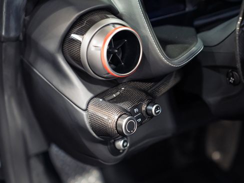 Used 2018 Ferrari 812 Superfast RWD image 38
