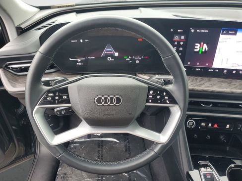 Used 2025 Audi Q5 Premium w/ Convenience Package image 23