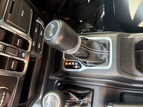 Used 2022 Jeep Wrangler Unlimited Sahara w/ Cold Weather Group AWD/4WD image 18