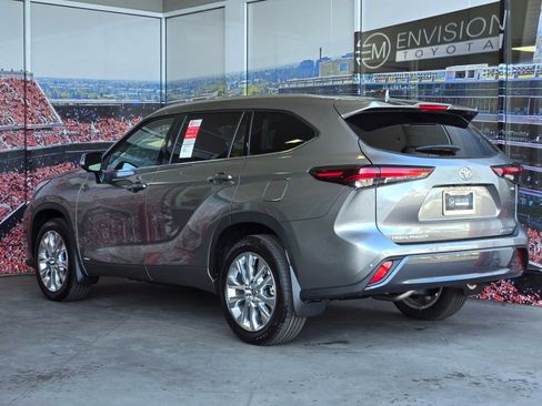 Certified 2026 Toyota Highlander Limited AWD/4WD image 6