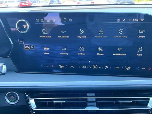 Used 2025 Chevrolet Traverse LT AWD/4WD image 6