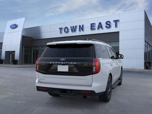 New 2026 Ford Expedition Active image 8