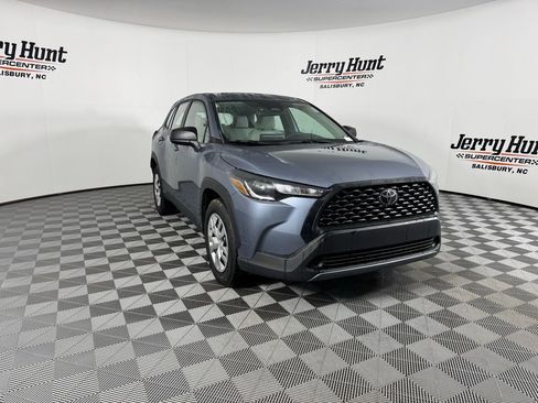 Used 2023 Toyota Corolla Cross L image 7