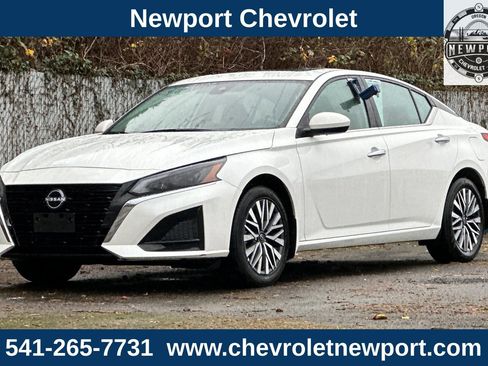 Used 2024 Nissan Altima 2.5 SV w/ SV Premium Package image 9