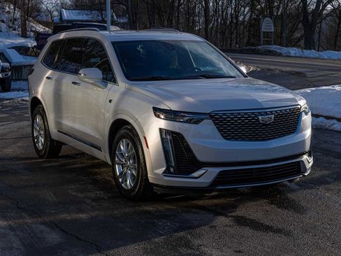 Used 2024 Cadillac XT6 Luxury image 3