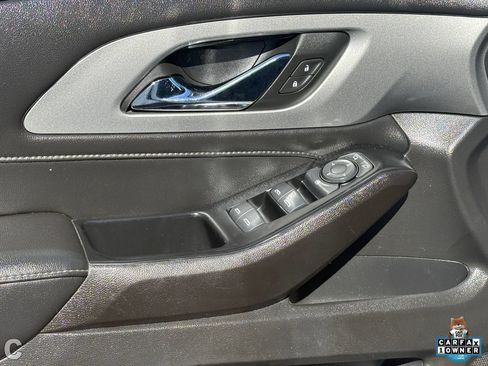 Used 2023 Chevrolet Traverse LT w/ LPO, Cargo Package FWD image 17