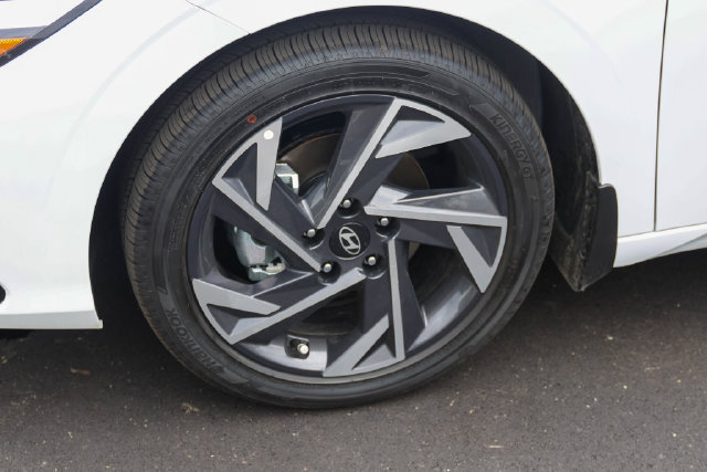 New 2026 Hyundai Elantra Limited FWD image 7