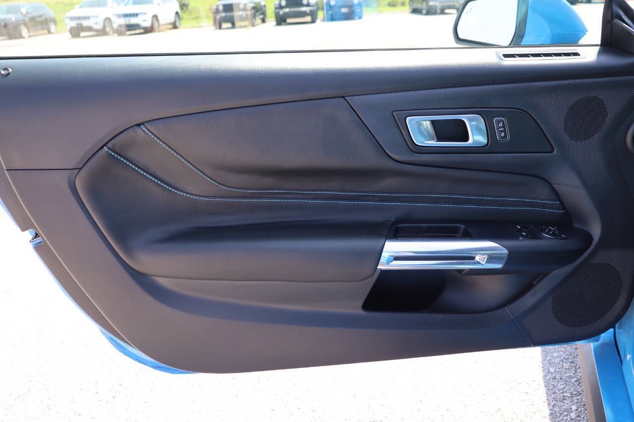 Used 2025 Ford Mustang Coupe RWD image 12