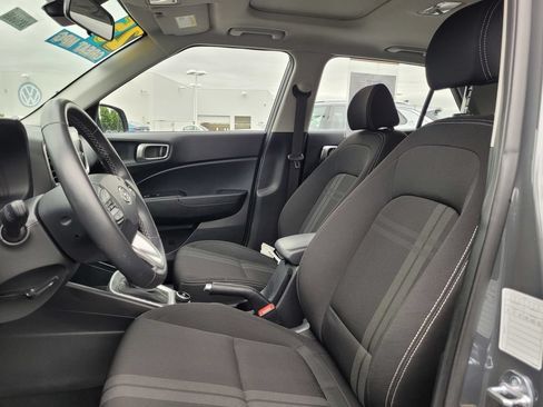 Used 2025 Hyundai Venue SEL FWD image 12