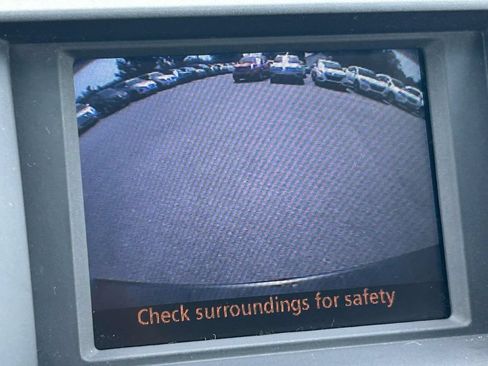 Used 2011 Toyota Highlander SE w/ Tow Pkg AWD/4WD image 23