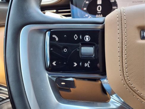 Used 2025 Land Rover Range Rover SE AWD/4WD image 22