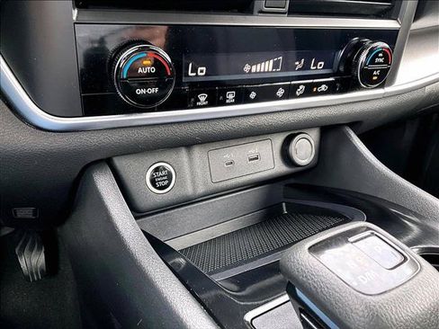 Used 2023 Nissan Rogue SV FWD image 23