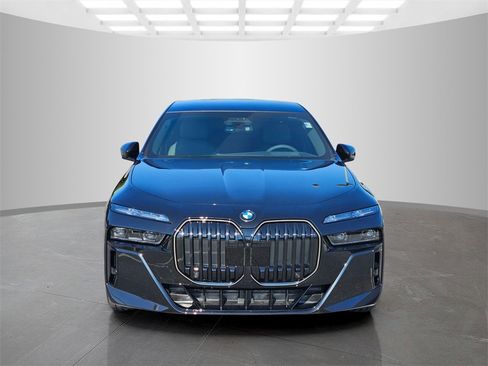New 2026 BMW 740i w/ Executive Package image 2
