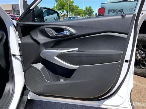 Used 2025 Chevrolet Trax LS image 23