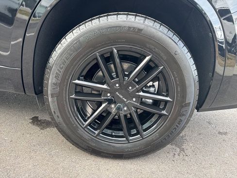 Used 2025 Cadillac XT6 Luxury image 40