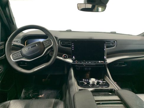 Used 2024 Jeep Wagoneer L Series III w/ Flexible Seating Group image 20