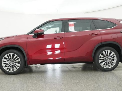 New 2026 Toyota Highlander Platinum image 19
