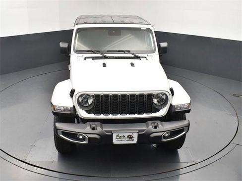 New 2025 Jeep Gladiator Sport image 14