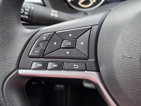 Used 2025 Nissan Altima 2.5 SV FWD image 17