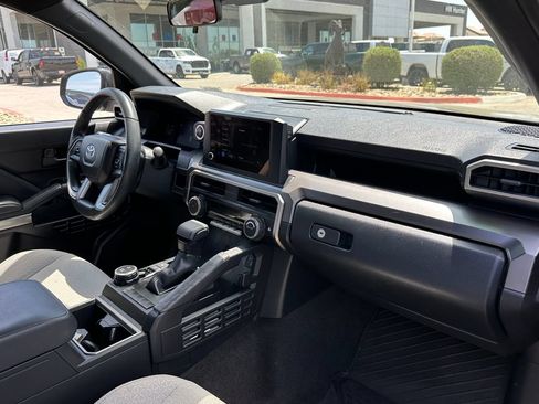 Used 2025 Toyota 4Runner SR5 AWD/4WD image 15