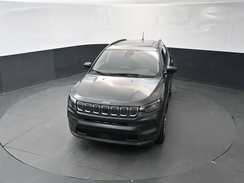 Used 2022 Jeep Compass Latitude w/ Sun and Sound Group AWD/4WD image 30