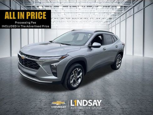 Used 2025 Chevrolet Trax LT w/ LT Convenience Package FWD image 1