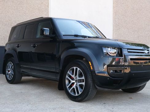 Used 2023 Land Rover Defender 110 X image 4