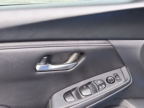 Used 2023 Nissan Sentra SV image 9