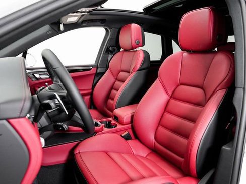 Used 2026 Porsche Macan AWD/4WD image 5