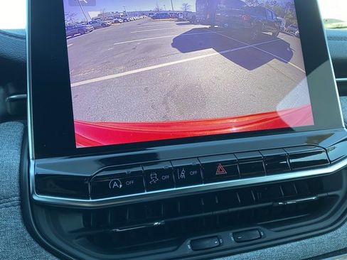 Used 2024 Jeep Compass Sport image 16