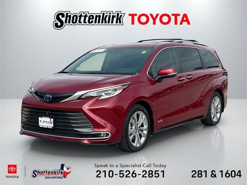 Used 2021 Toyota Sienna Platinum image 1