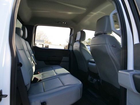 Used 2024 Ford F550 XL DRW 4X4 / V8 Diesel / Paylo image 31