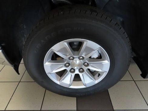 Used 2023 Chevrolet Silverado 1500 LT AWD/4WD image 14