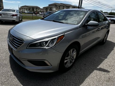 Used 2017 Hyundai Sonata SE image 1