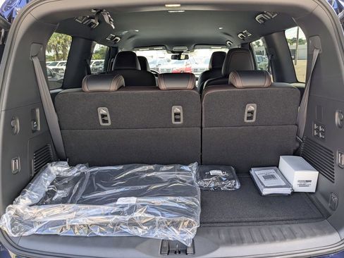 New 2025 Nissan Armada SL w/ Captain's Chari Seat Package image 14