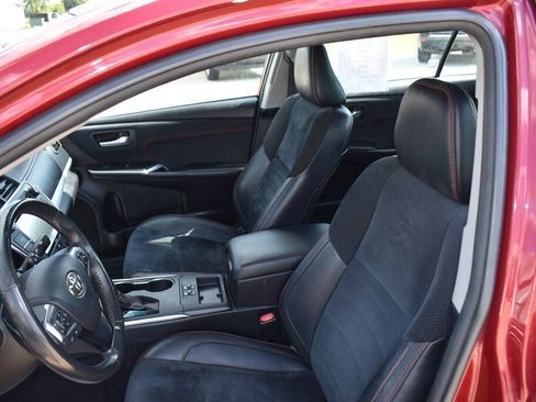 Used 2017 Toyota Camry XSE w/ Moonroof Package FWD image 12