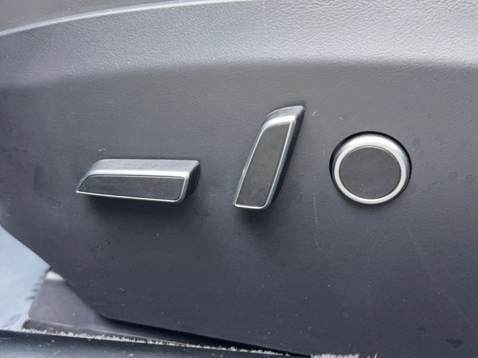 Used 2022 Tesla Model S AWD/4WD image 19