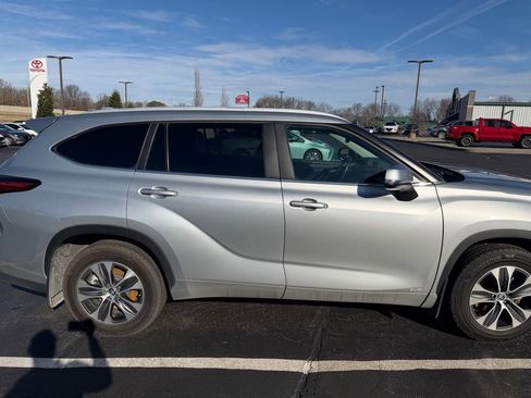 Certified 2023 Toyota Highlander XLE image 13