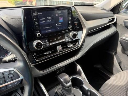 Used 2022 Toyota Highlander LE AWD/4WD image 26