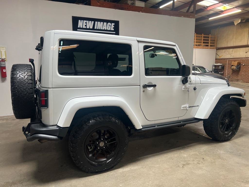 Used 2017 Jeep Wrangler Sahara AWD/4WD image 4
