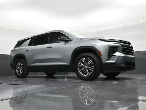 Used 2024 Chevrolet Traverse LS FWD image 26