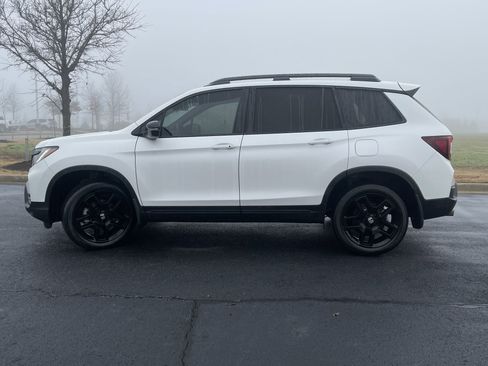 Certified 2024 Honda Passport Black Edition image 6