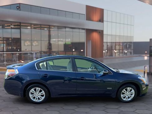Used 2010 Nissan Altima Hybrid Sedan w/ Convenience Pkg FWD image 4