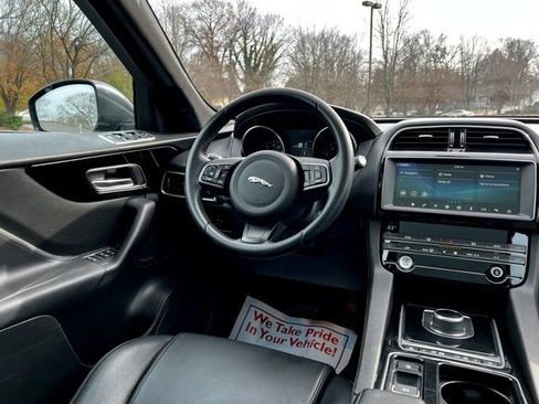 Used 2020 Jaguar F-PACE Premium image 31